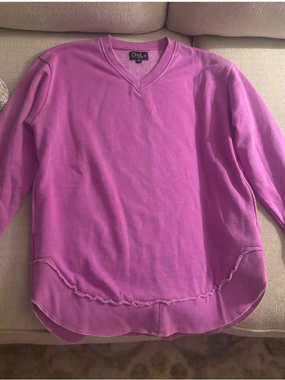 DoLa V-Neck Pullover Sweater in Bright Pink
